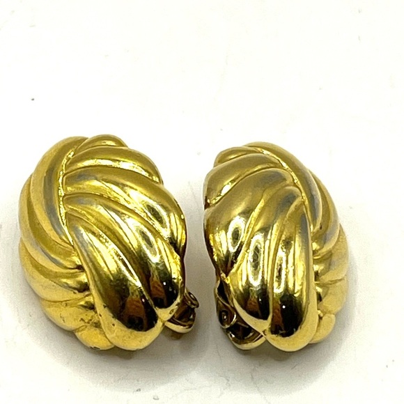 Trifari Gold Swirl Stud  Clip on Earrings - Picture 7 of 11